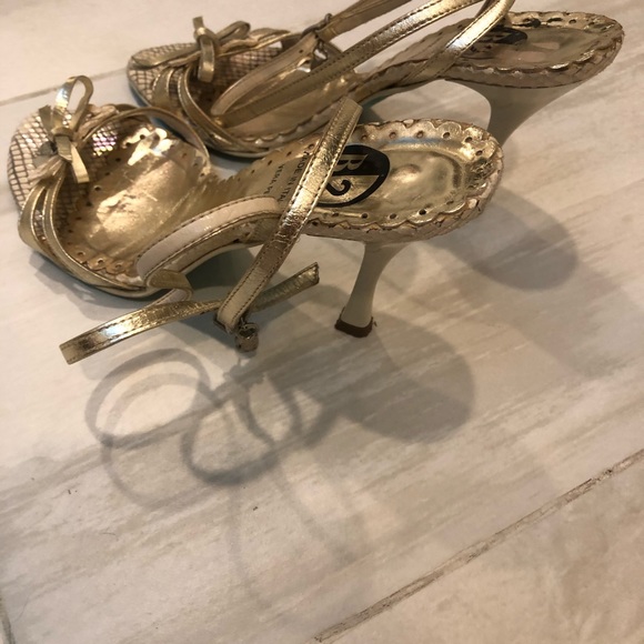 Gold heels with charms . Made in Italy. - Picture 5 of 6